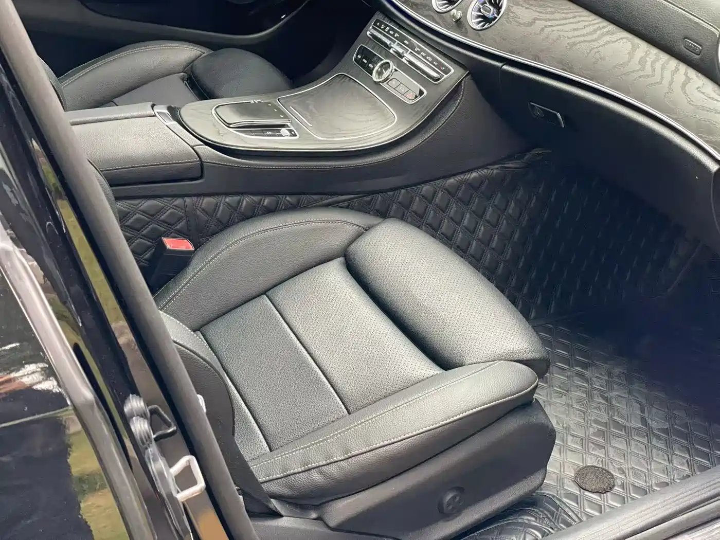 Mercedes-Benz E-Class 2016 E 200 L Sport Type фото 4