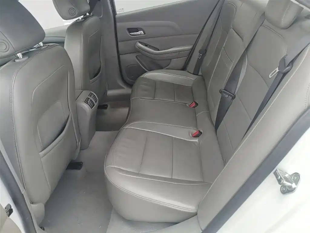 Chevrolet Malibu 2014 2.0L Automatic Luxury фото 17