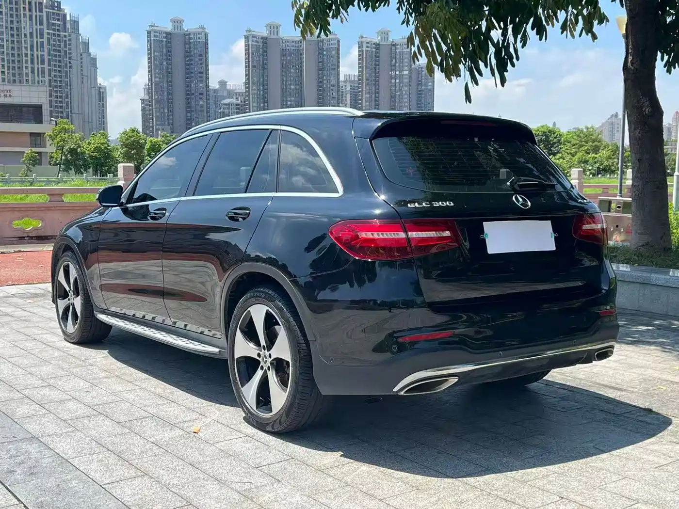 Photo 9 - Mercedes-Benz GLC