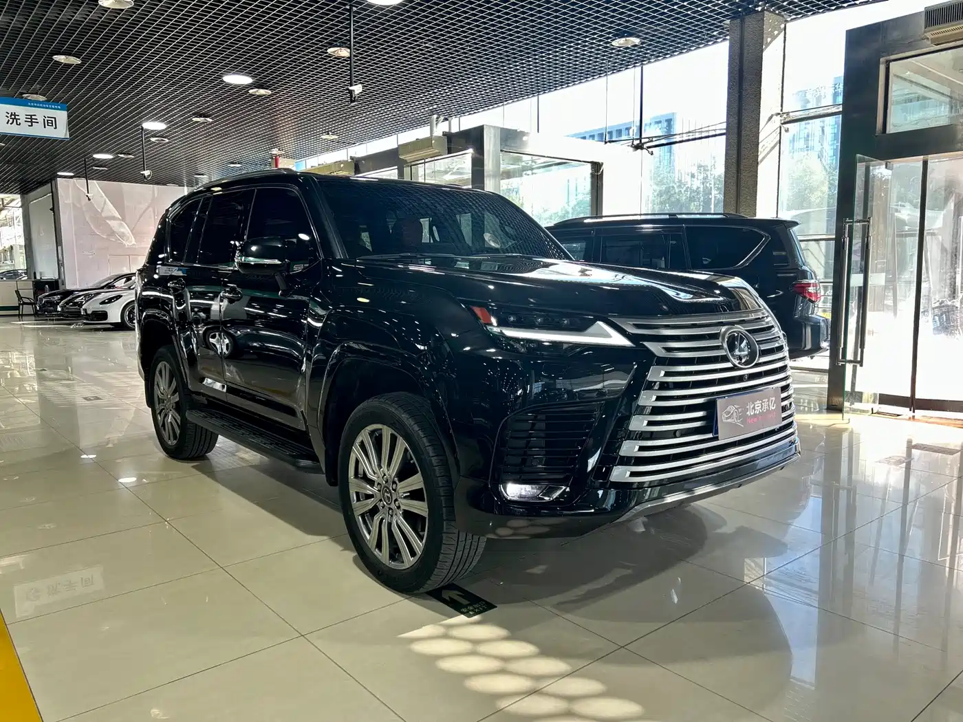 Lexus LX 2025 700h VIP World Edition фото 3