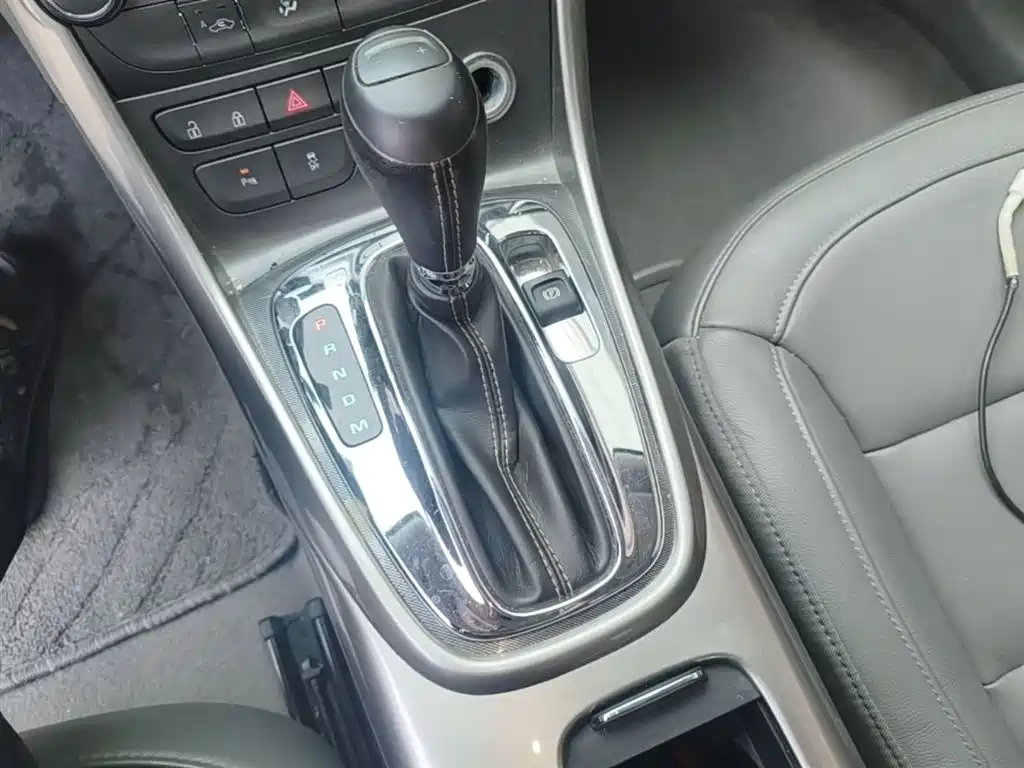 Chevrolet Malibu 2014 2.0L Automatic Luxury фото 14