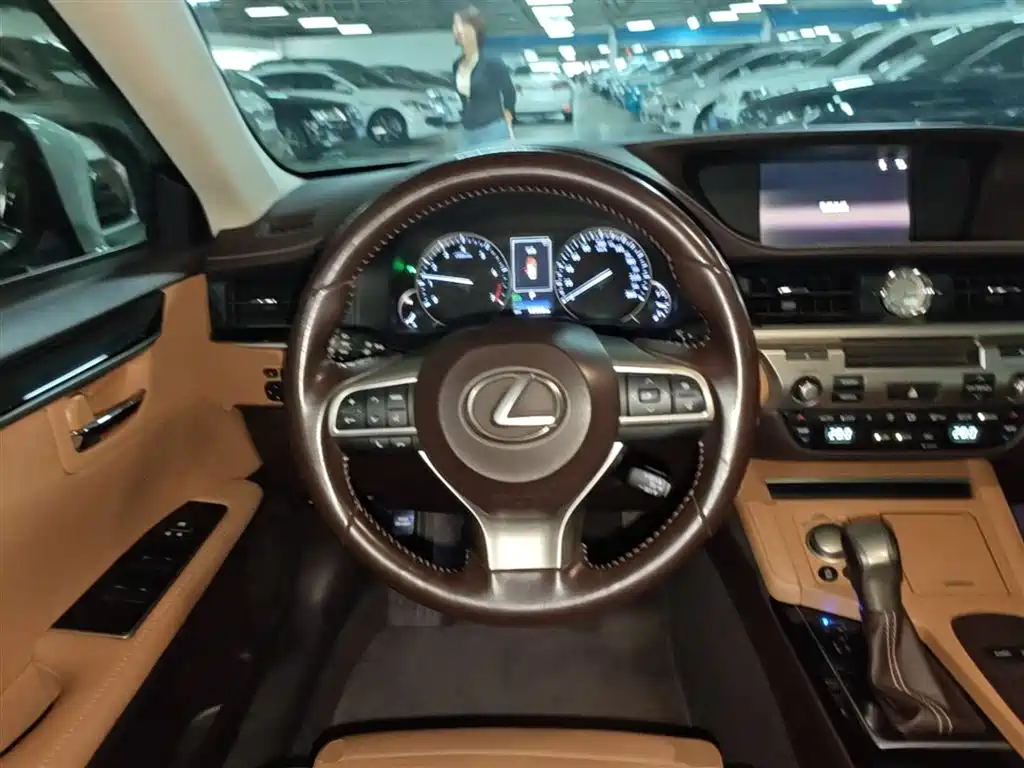 Lexus ES 2015 200 Elite Edition фото 3