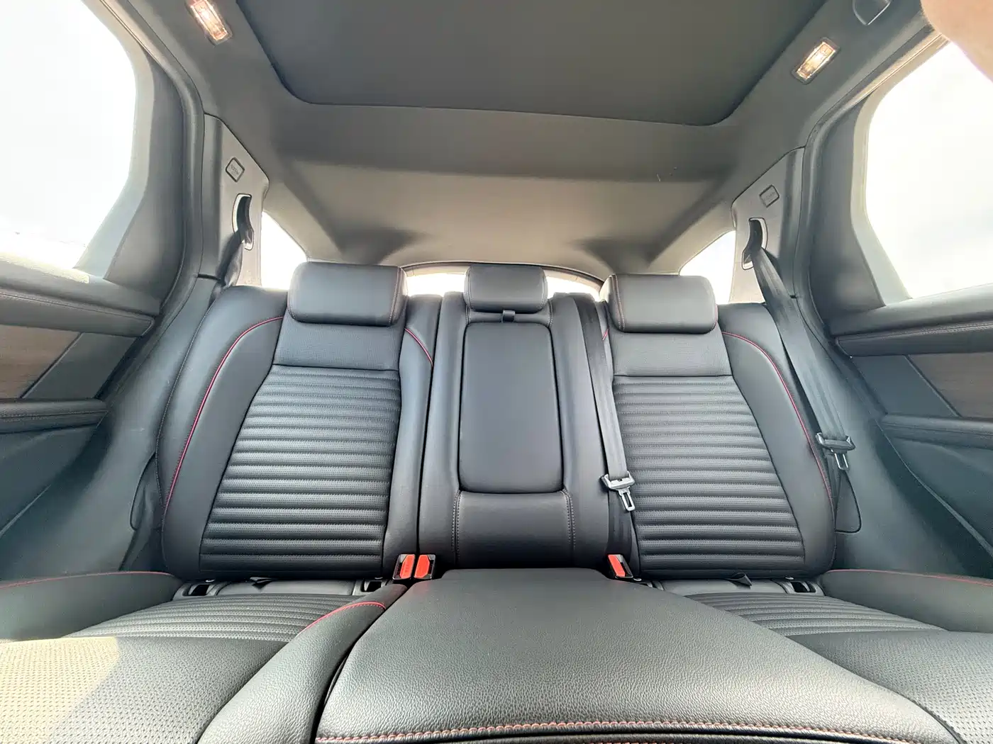 Land Rover Discovery Sport 2023 249PS R-Dynamic SE Performance Technology Version фото 24