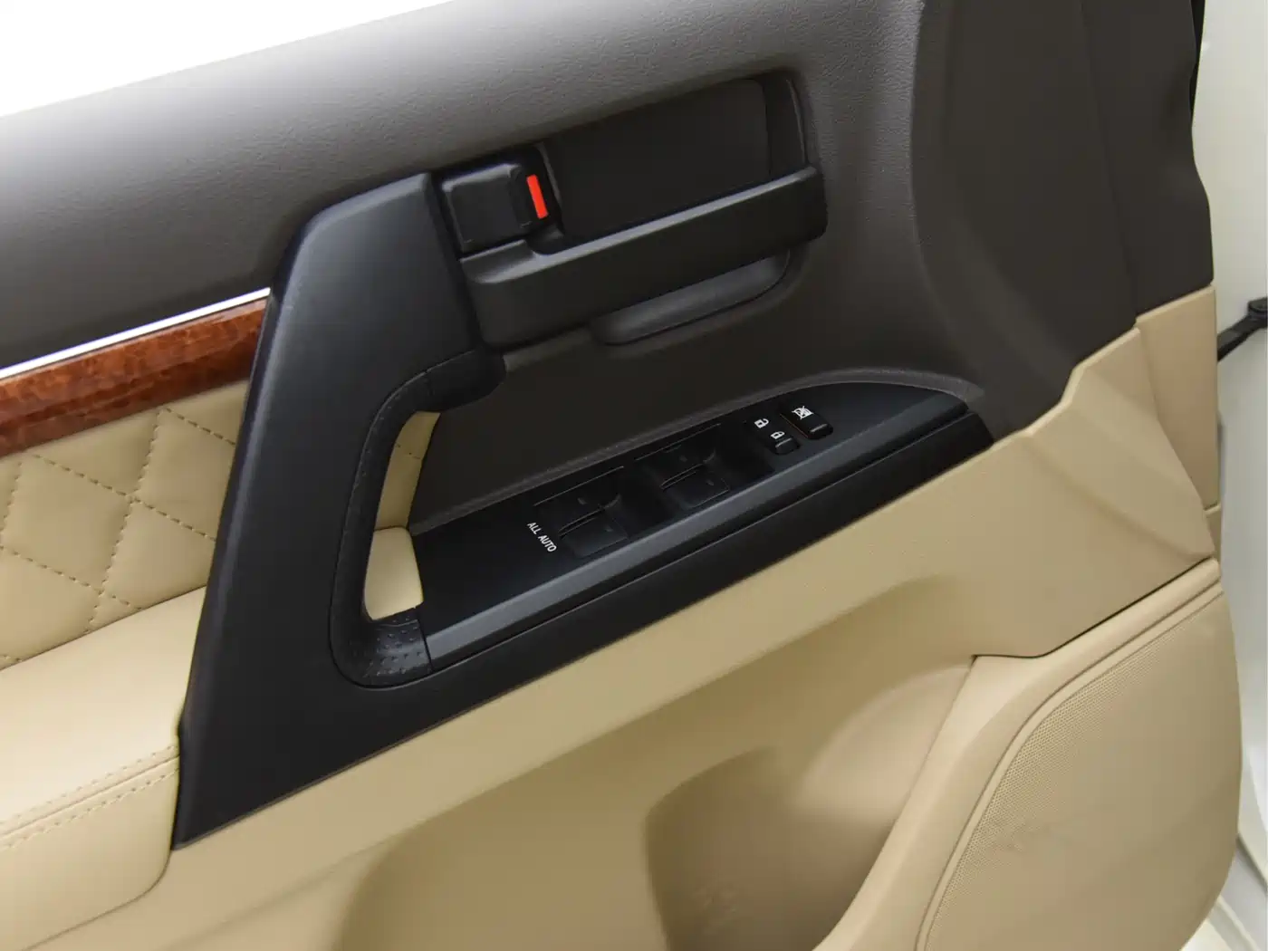 Toyota Land Cruiser (Import) 2015 2015 4.0L V6 Middle East Limited Edition