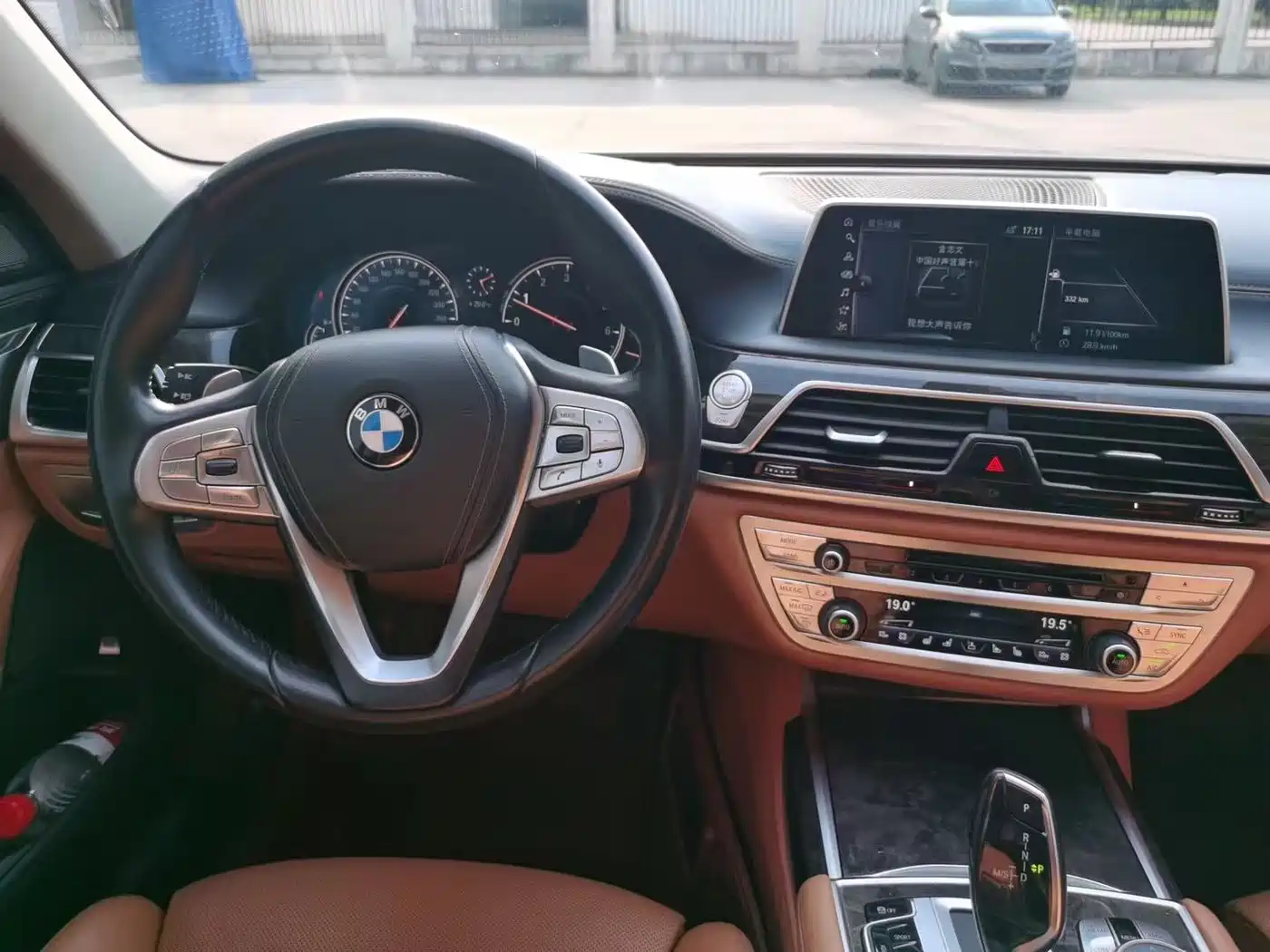 BMW 7 Series 2016 740Li Leading Edition фото 4