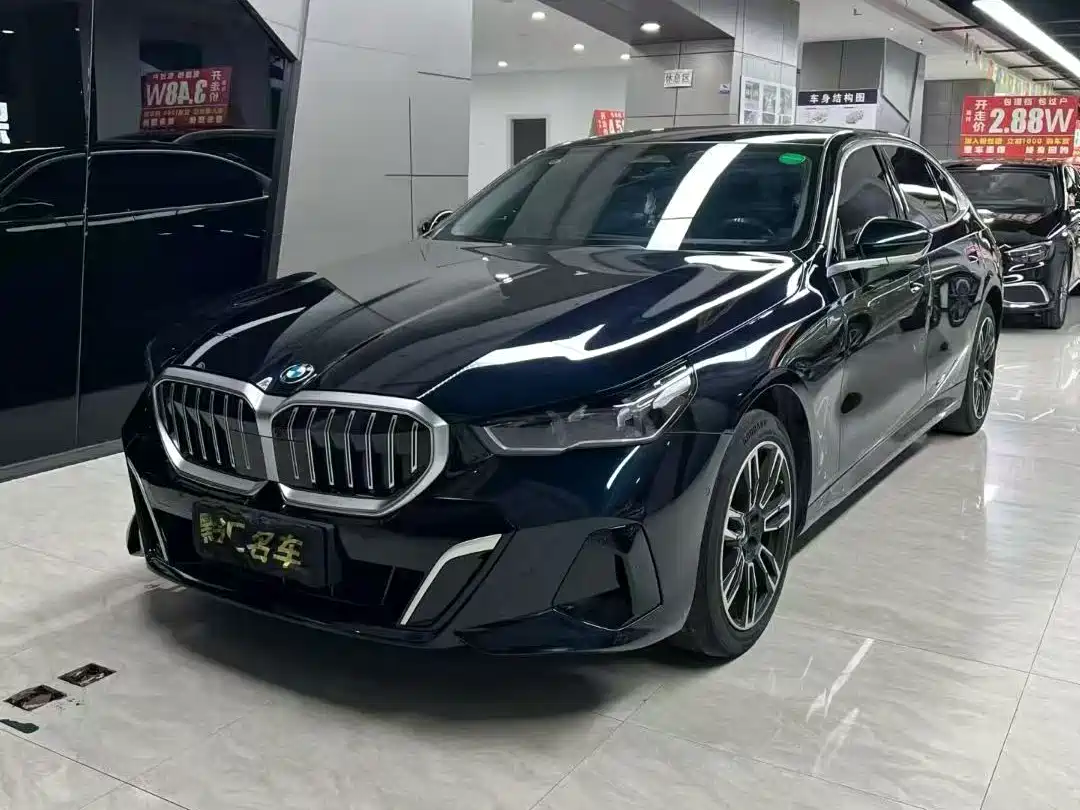 BMW 5 Series 2025 530Li Leading M Sport Package фото 3