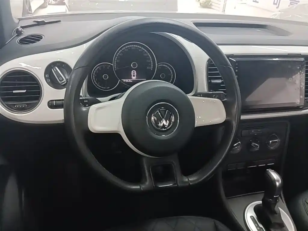 Volkswagen Beetle 2015 180TSI фото 11