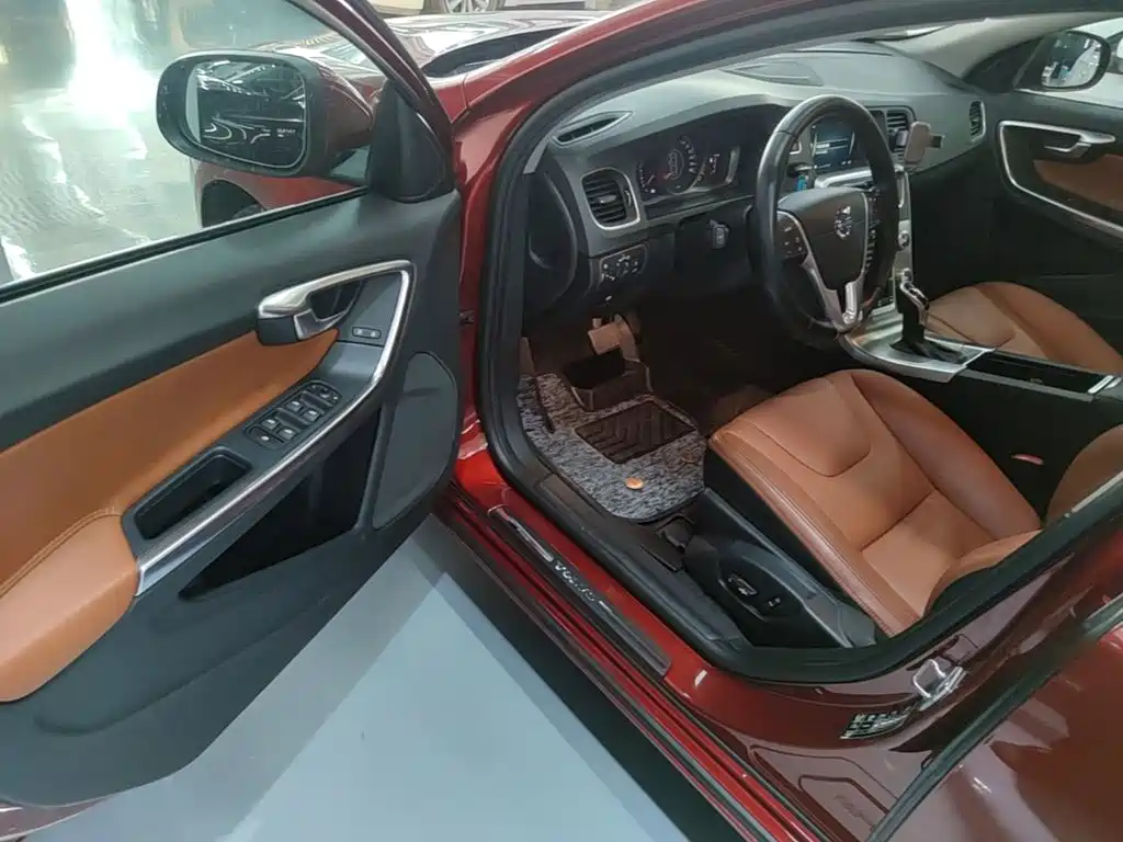 Фото 16 - Volvo S60