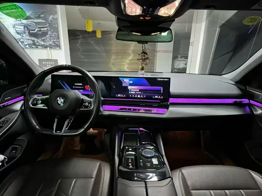 BMW 5 Series 2025 530Li Leading M Sport Package фото 4