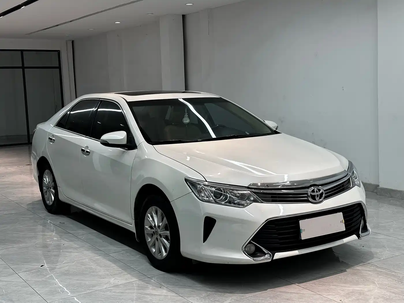 Фото 3 - Toyota Camry