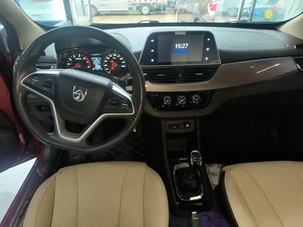 Baojun 310W 2018 2017 1.5L Manual Fashion Edition (China V)