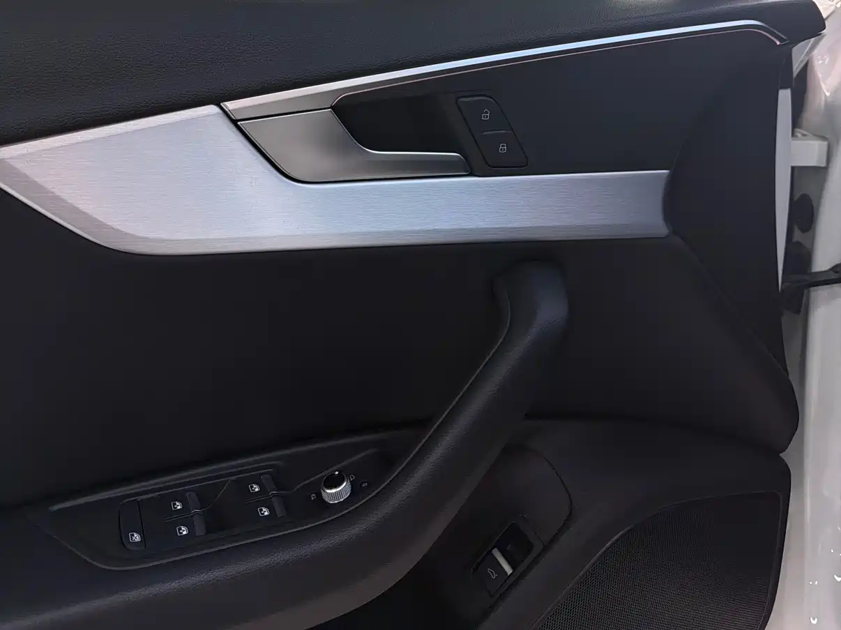 Audi A4L 2020 40 TFSI Luxury Dynamic фото 13