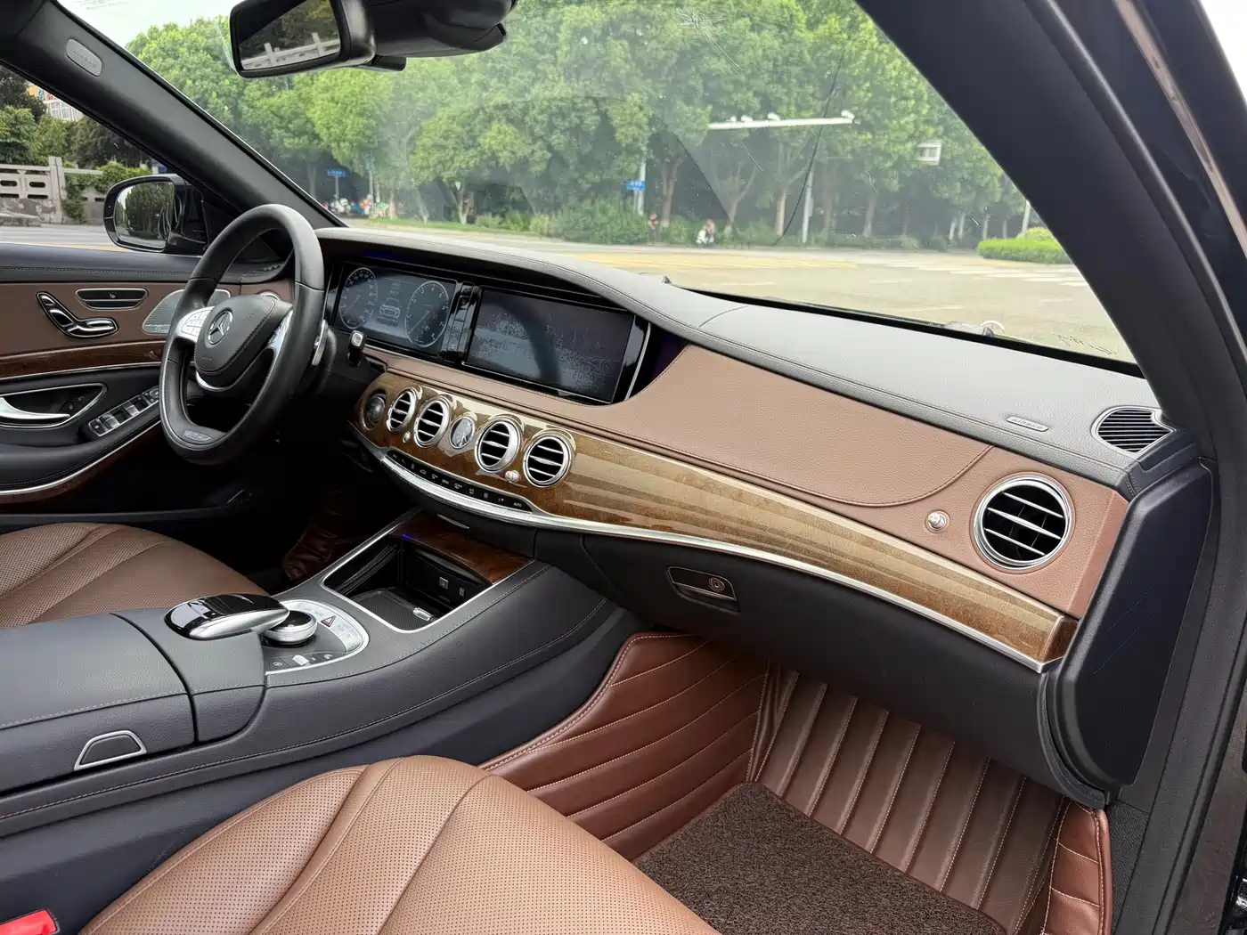 Фото 13 - Mercedes-Benz S-Class