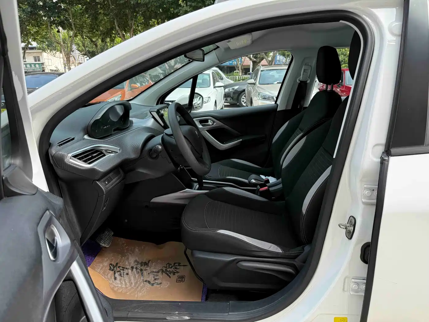 Peugeot 2008 2014 2015 1.6L Automatic Cool Edition