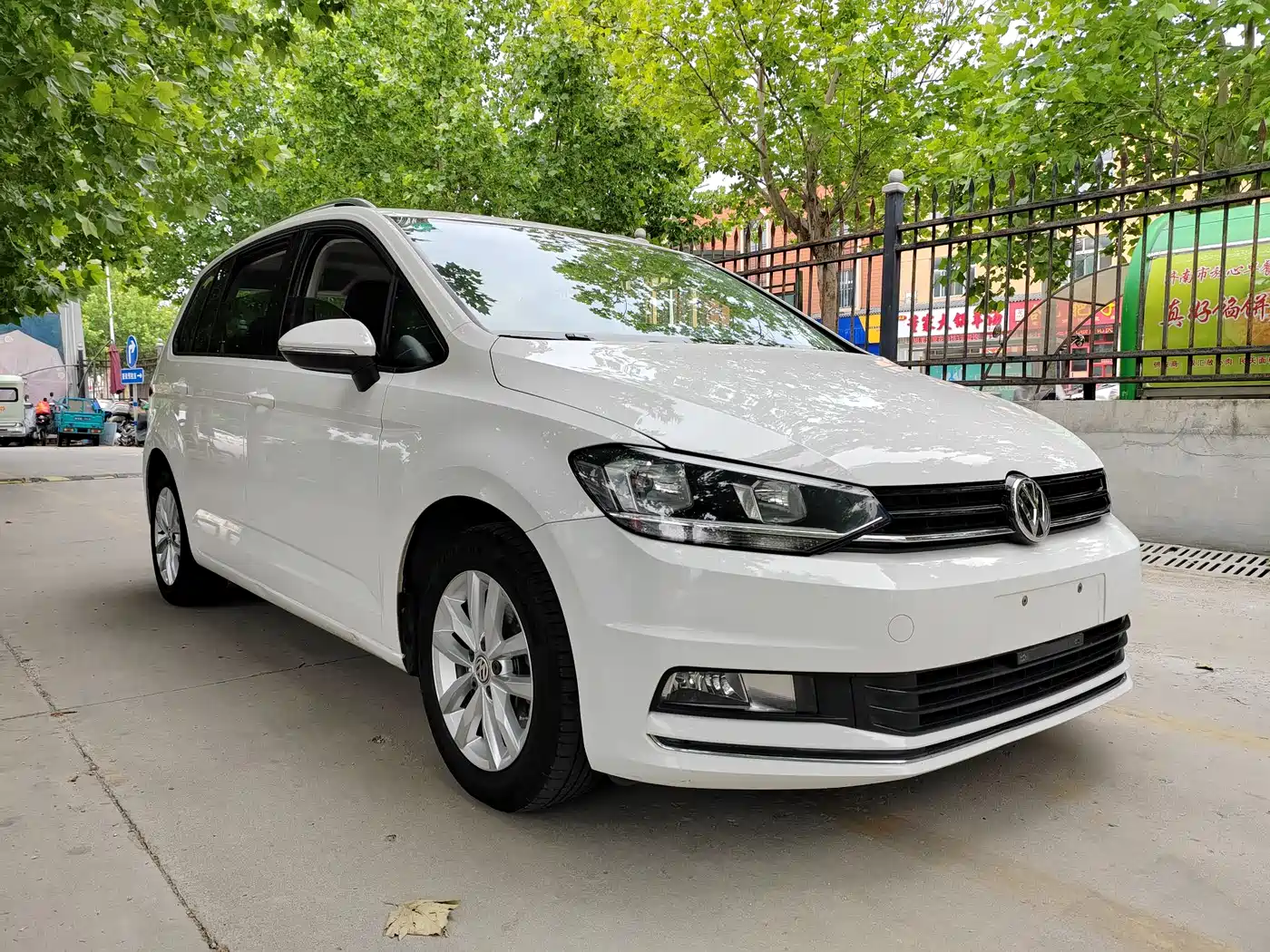 Volkswagen Touran 2016 Touran L 280TSI DSG Comfortline фото 3