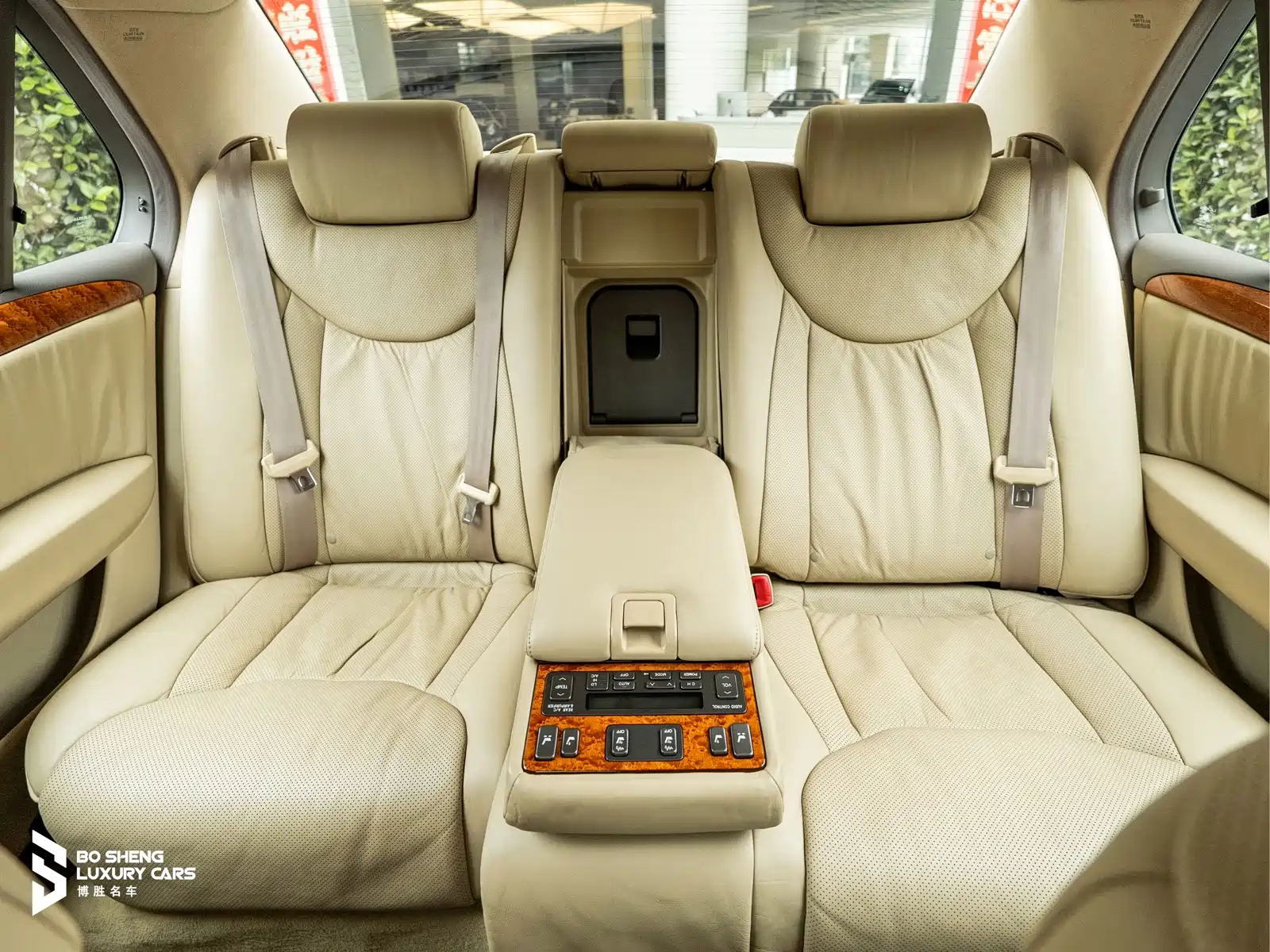 Фото 25 - Lexus LS