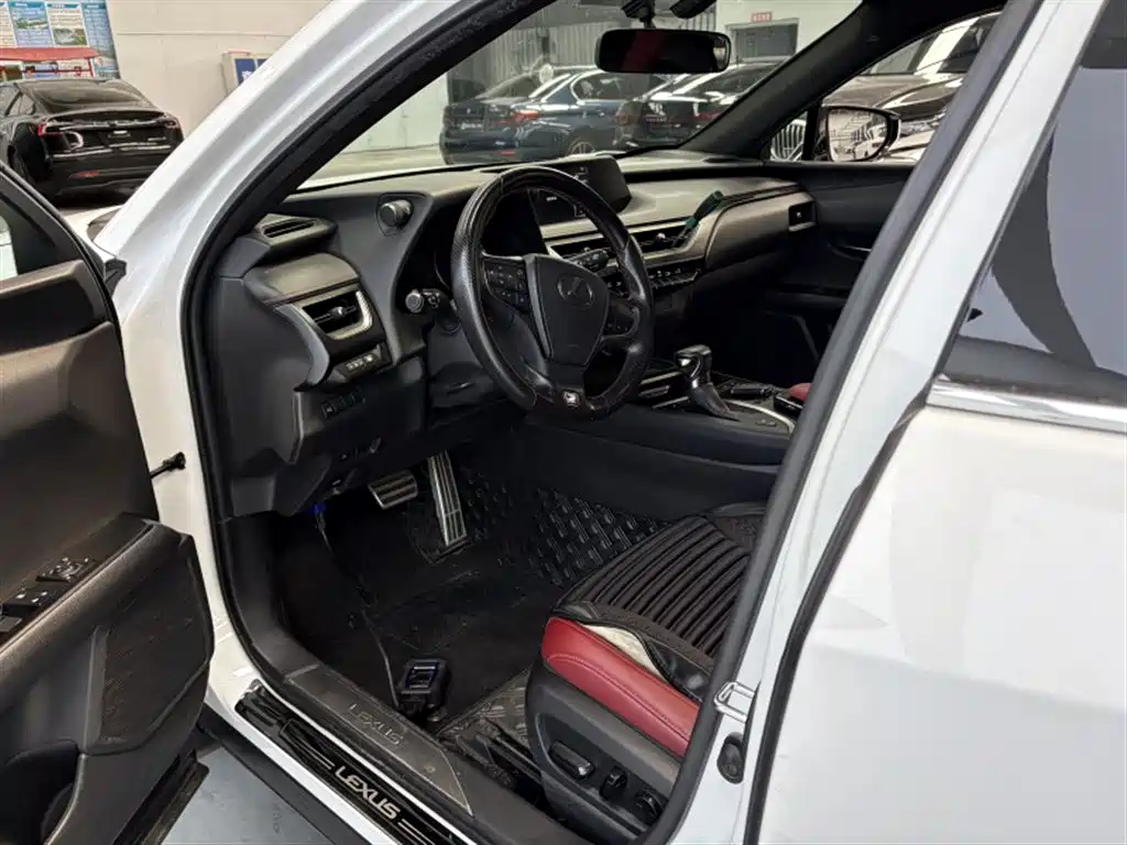 Photo 5 - Lexus UX