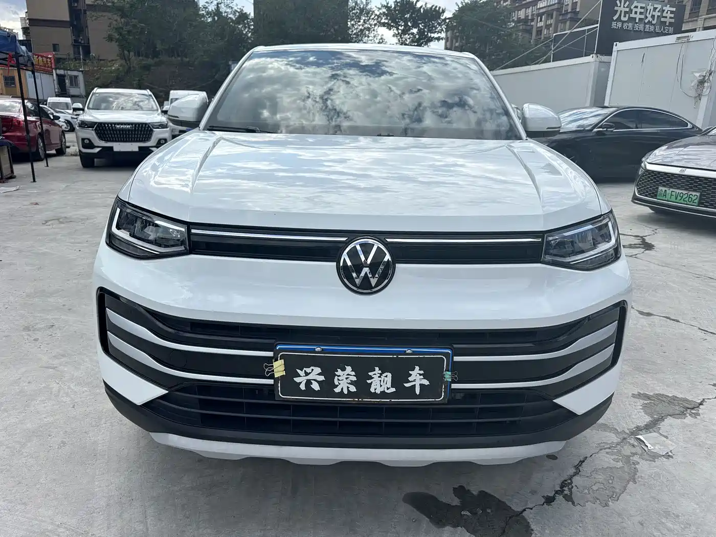 Фото 2 - Volkswagen Tharu