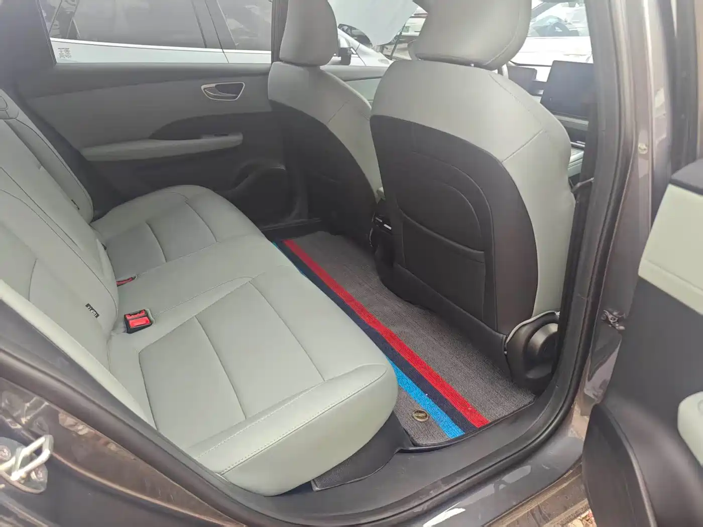 Roewe D6 2025