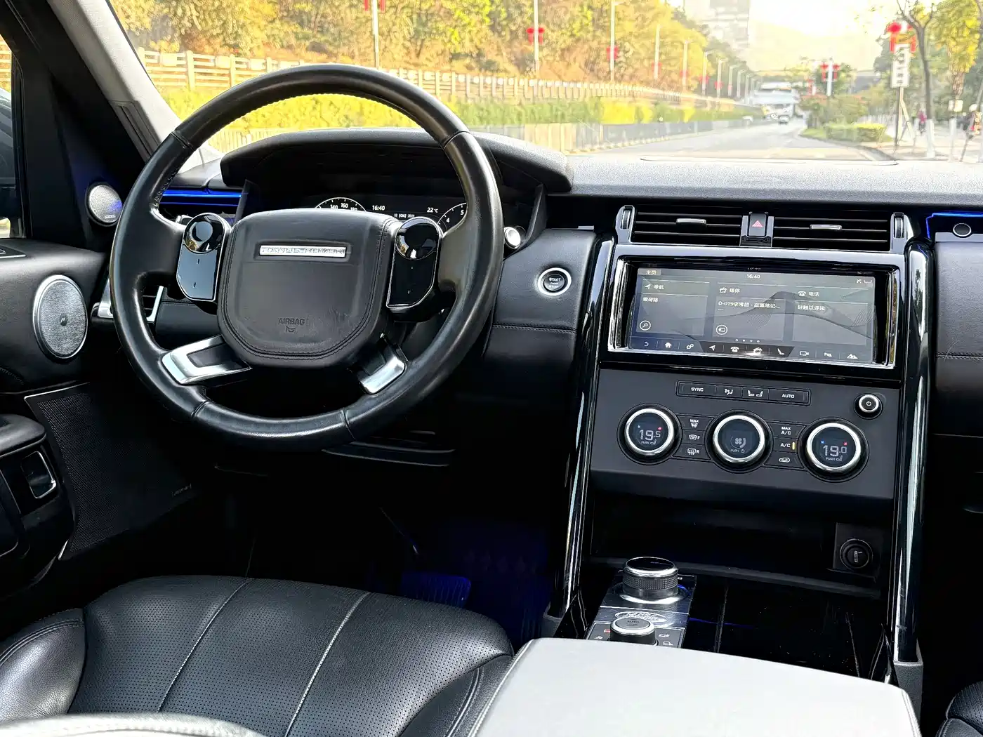 Land Rover Discovery 2017 3.0 SC V6 SE фото 14