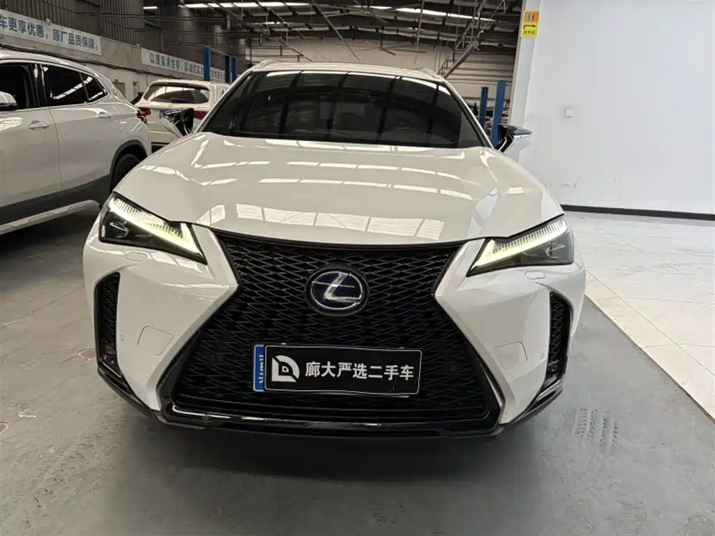 Photo 2 - Lexus UX