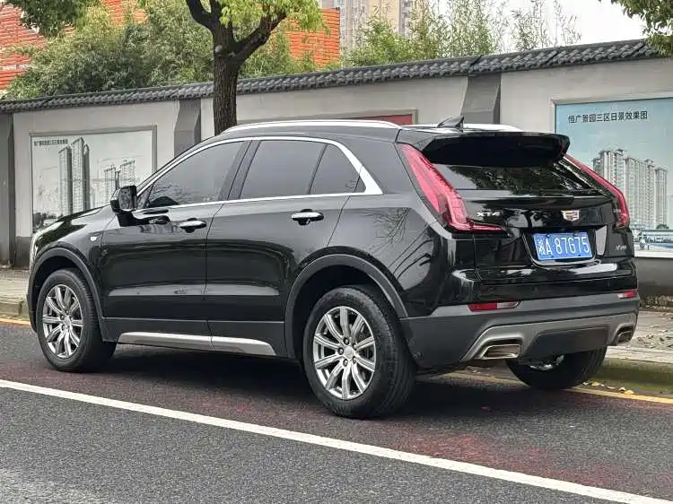 CADILLAC XT4