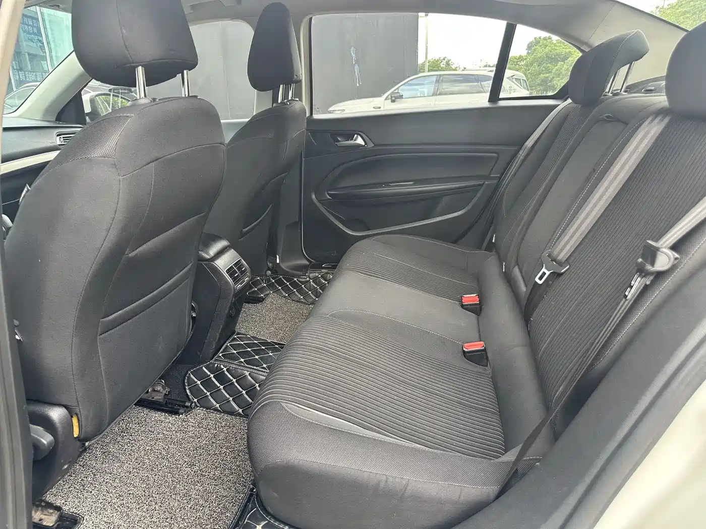 Peugeot 408 2016 1.6T Automatic Luxury Edition фото 6