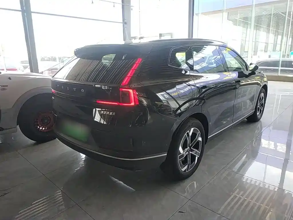 VOLVO XC70 PLUG-IN HYBRID