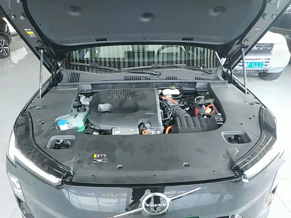VOLVO XC70 PLUG-IN HYBRID
