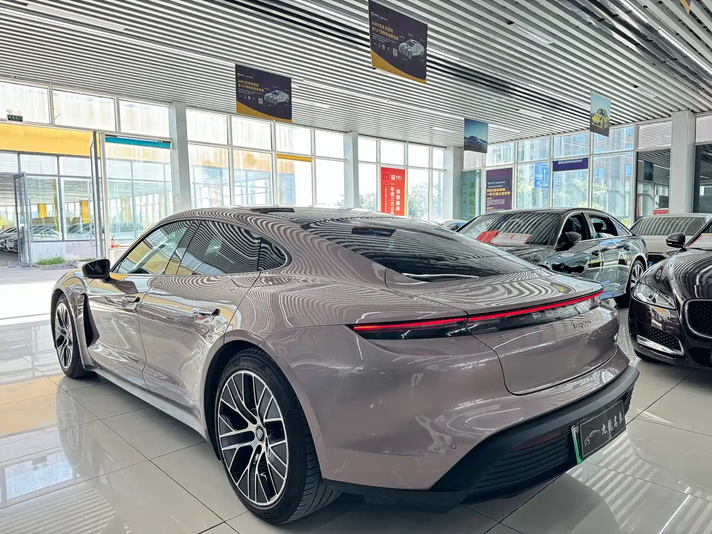 Porsche Taycan 2021 2020 Taycan