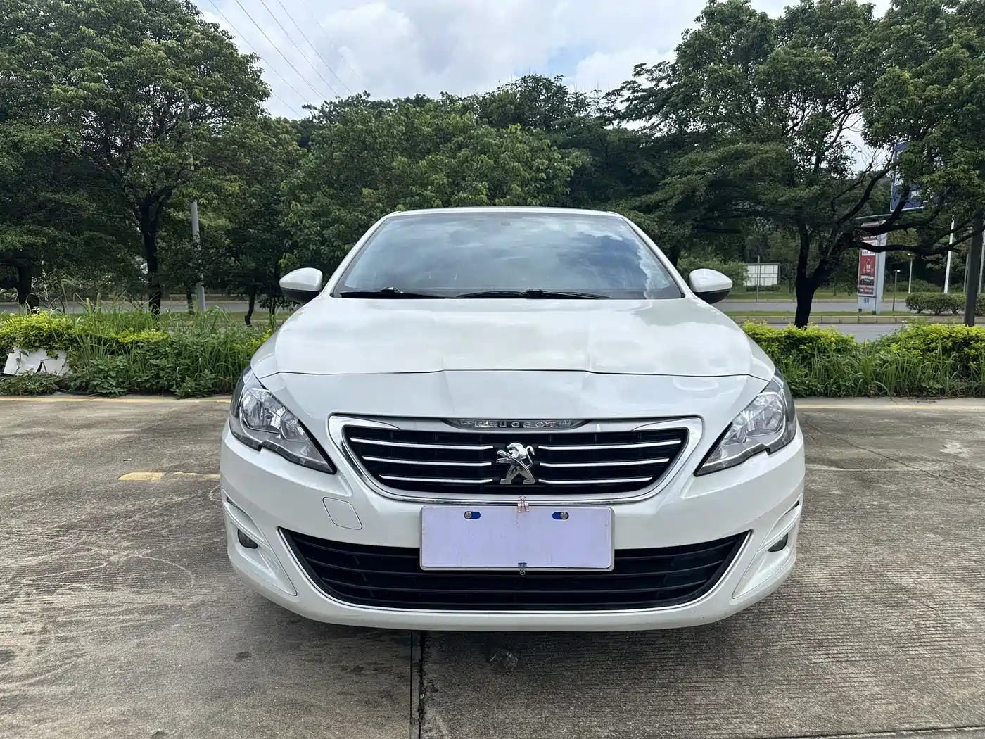 Peugeot 408 2016 1.6T Automatic Luxury Edition фото 2