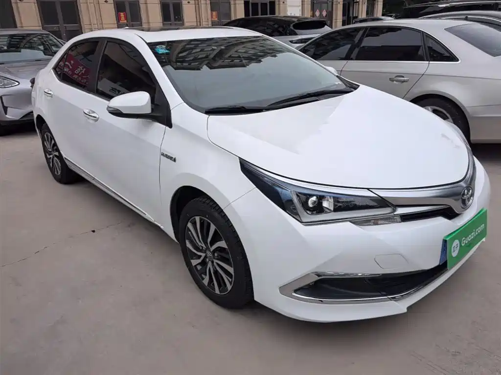 Toyota Corolla 2018 Hybrid 1.8L E-CVT Smart Edition фото 4