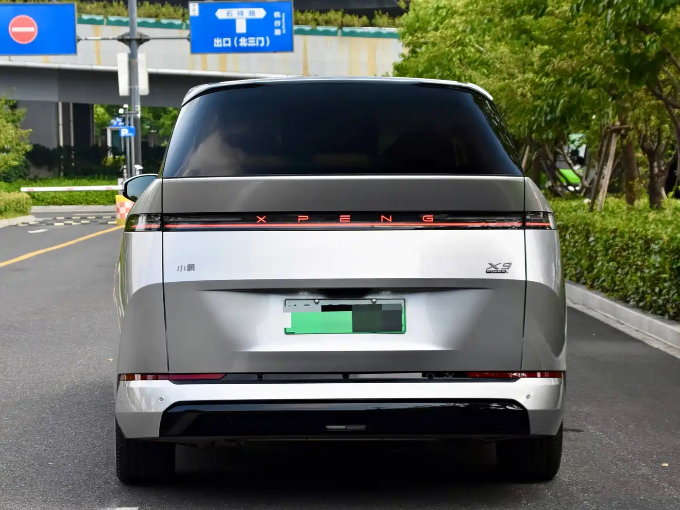XPeng X9 2025 2025 Extended Range Edition