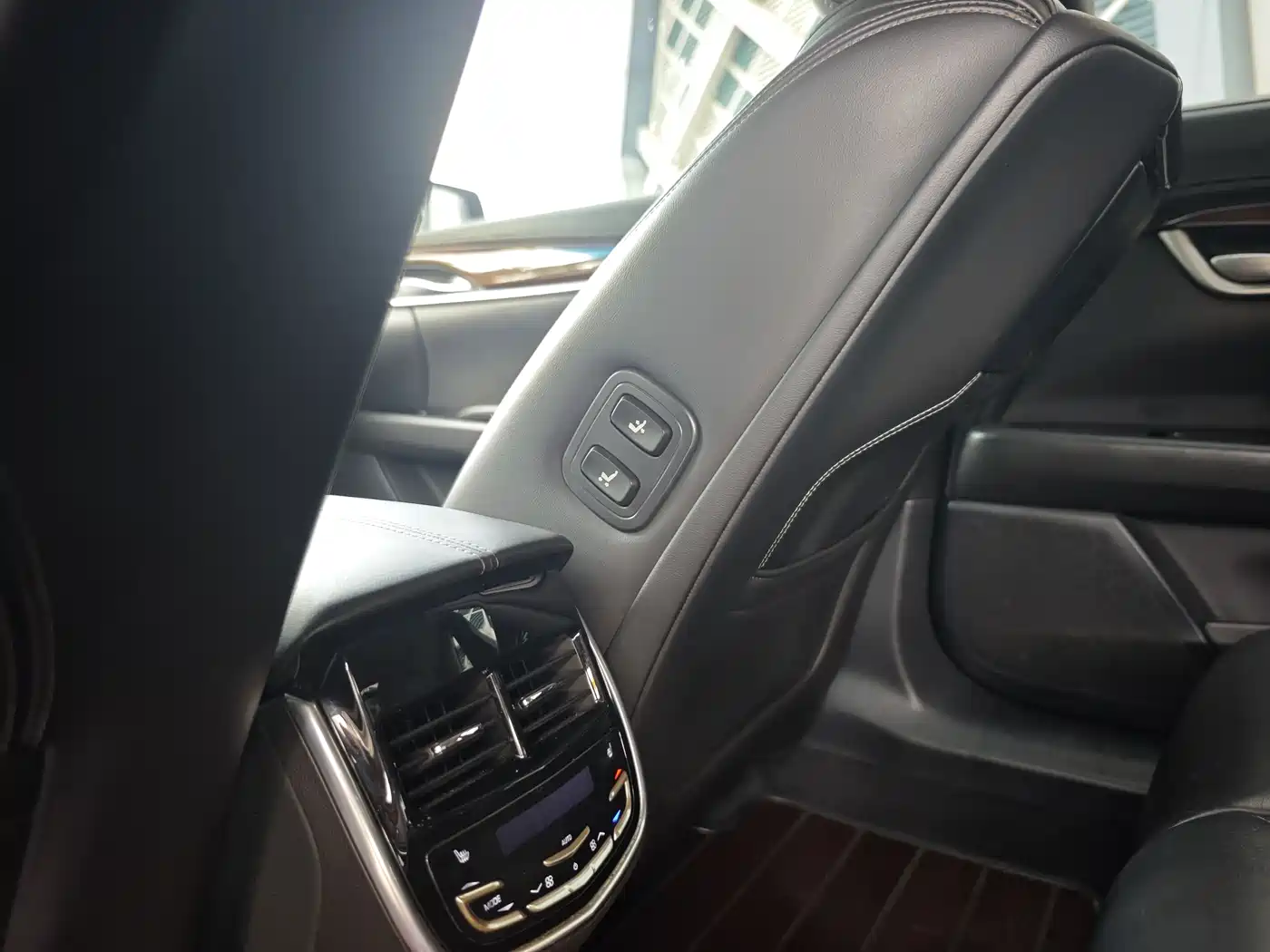Cadillac XTS 2016 28T Luxury фото 20