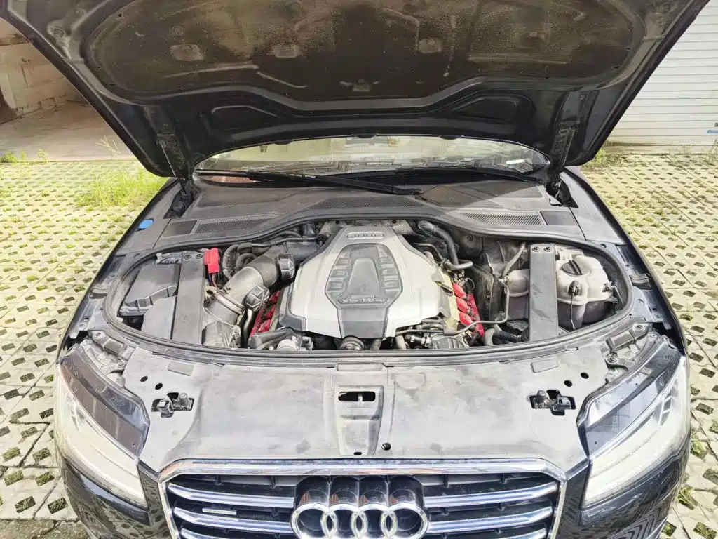 Фото 9 - Audi A8