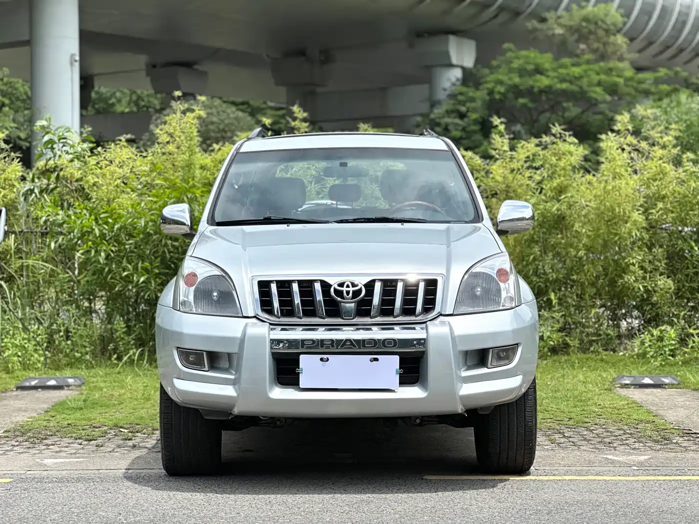 Photo 2 - Toyota Prado