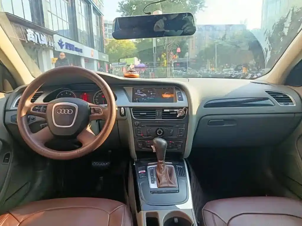 صورة 6 - Audi A4L