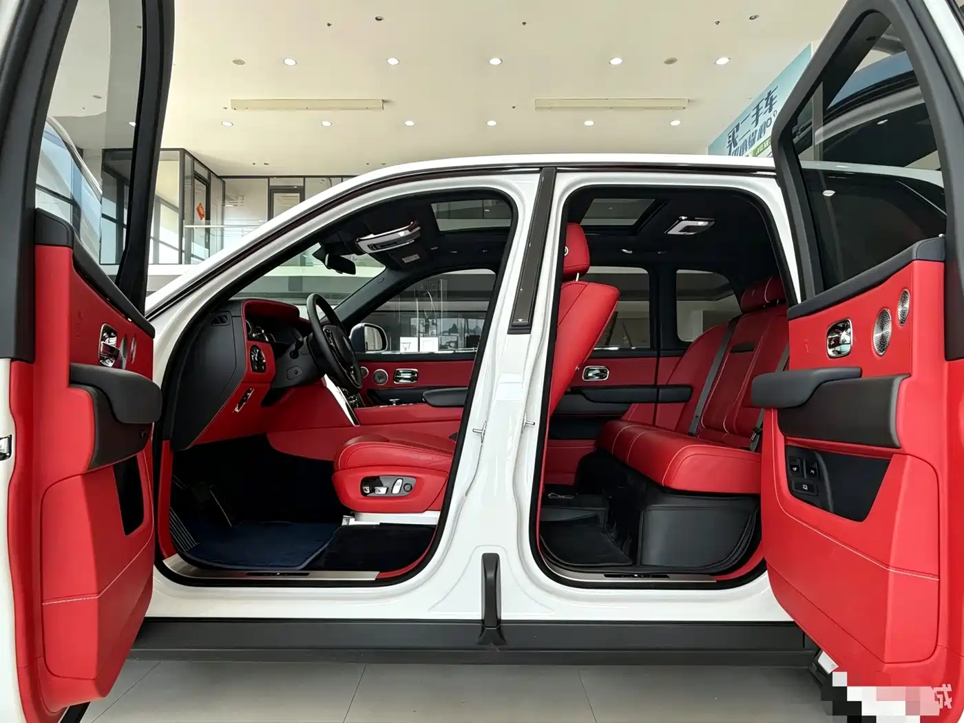 Photo 10 - Rolls-Royce Cullinan
