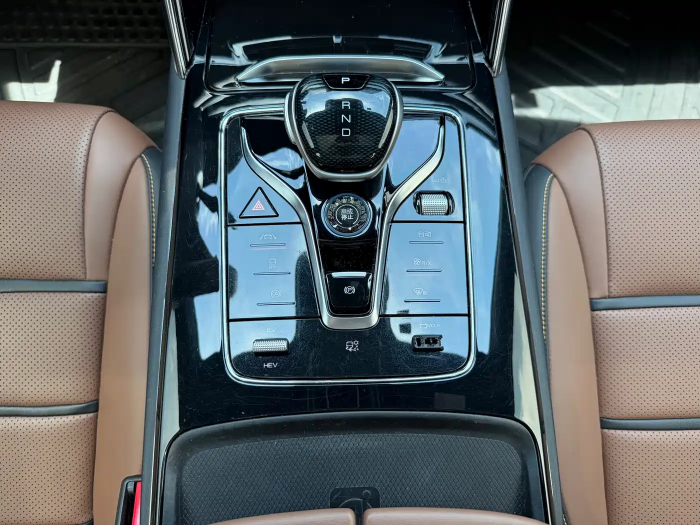 BYD Tang New Energy 2021 DM-i 52KM Luxury фото 13