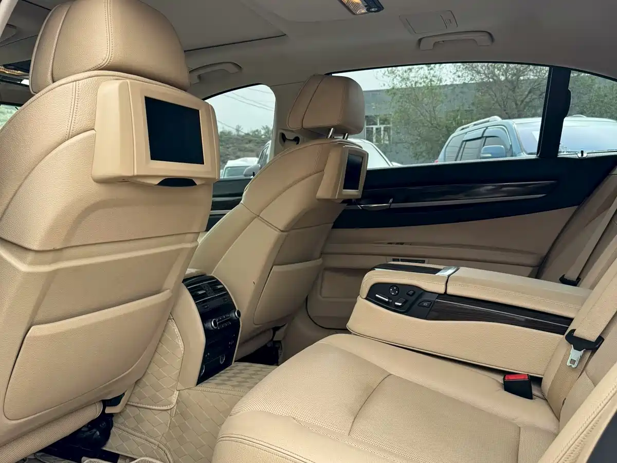 BMW 7 Series 2013 Model 730Li Luxury фото 6