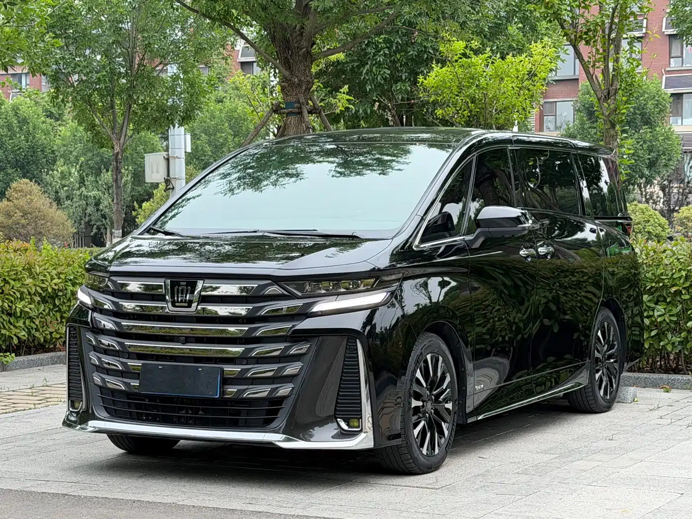Toyota Vellfire 2024 Crown Hybrid 2.5L Executive Premium Edition фото 3
