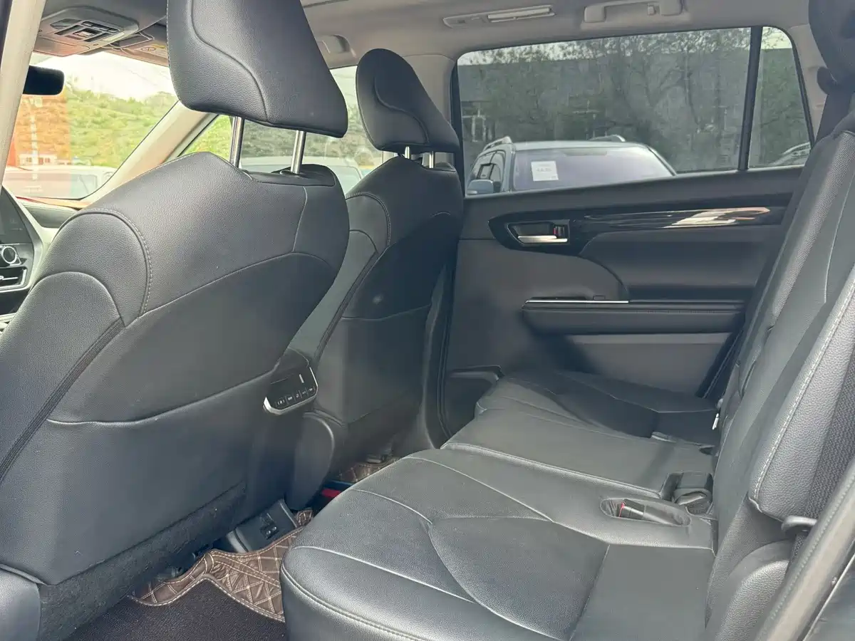 Toyota Highlander 2024 2.5L Smart Hybrid 4WD Premium 7-seater фото 6