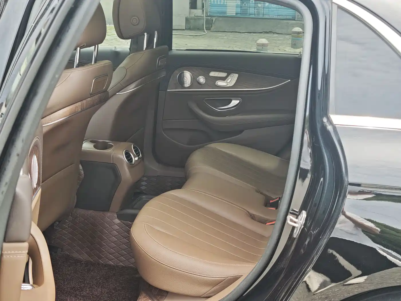 Mercedes-Benz E-Class 2020 E 300 L Luxury Model фото 6