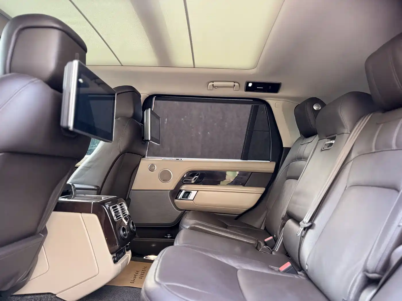 Land Rover Range Rover 2020 3.0 L6 Heritage Extended Edition фото 7