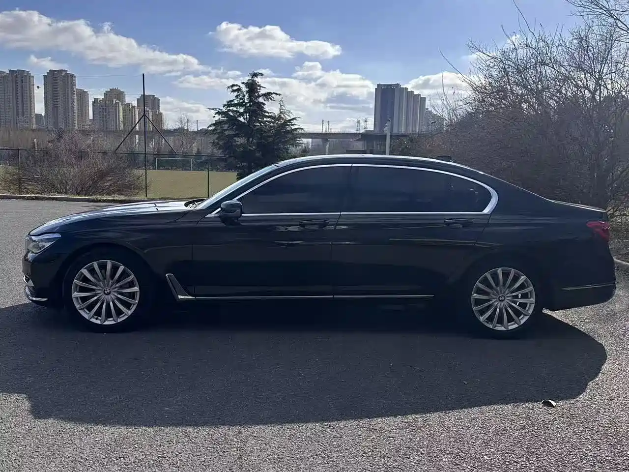 BMW 7 Series 2016 740Li Leading Edition фото 15