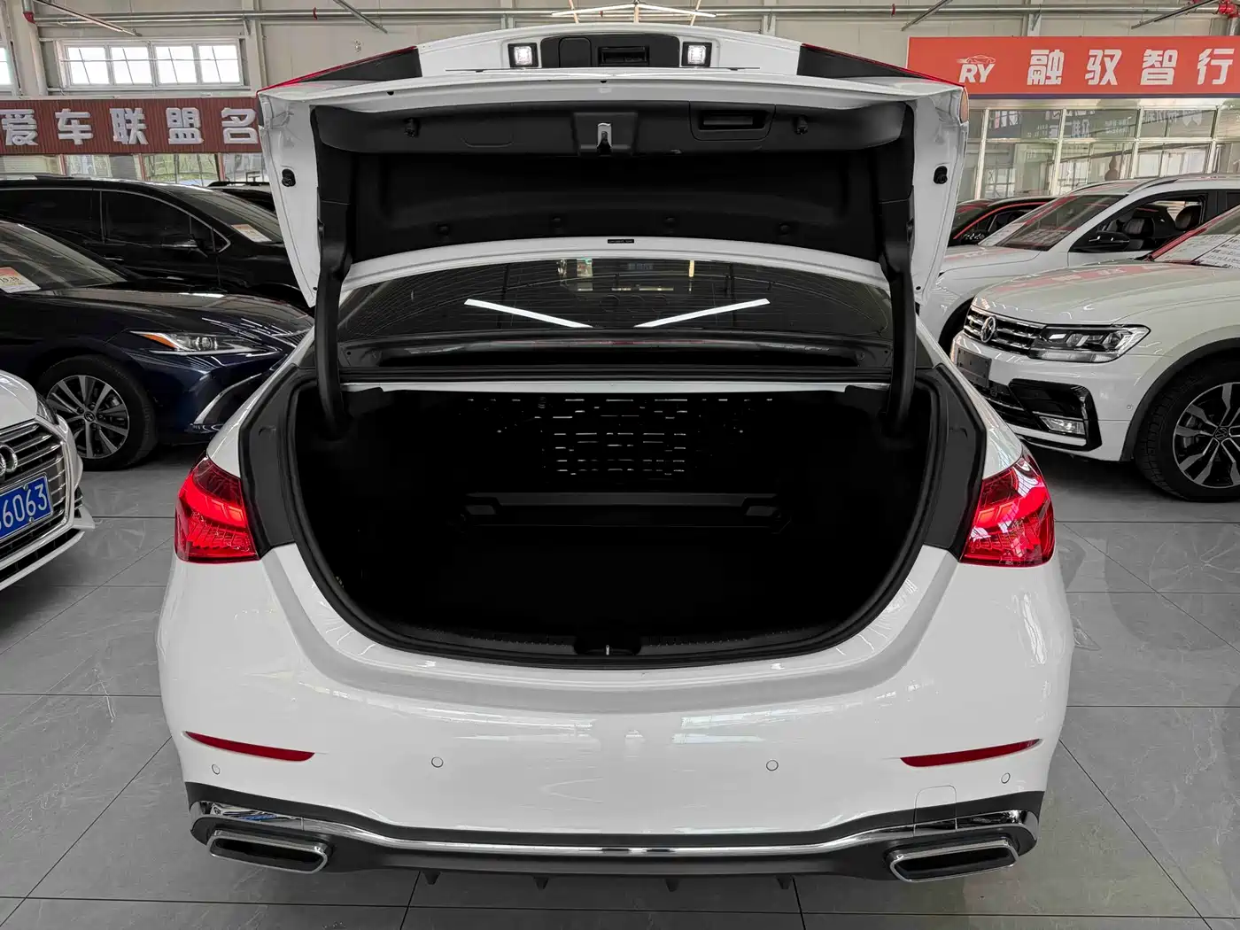Mercedes-Benz C-Class 2023 C 200 L Sport фото 18
