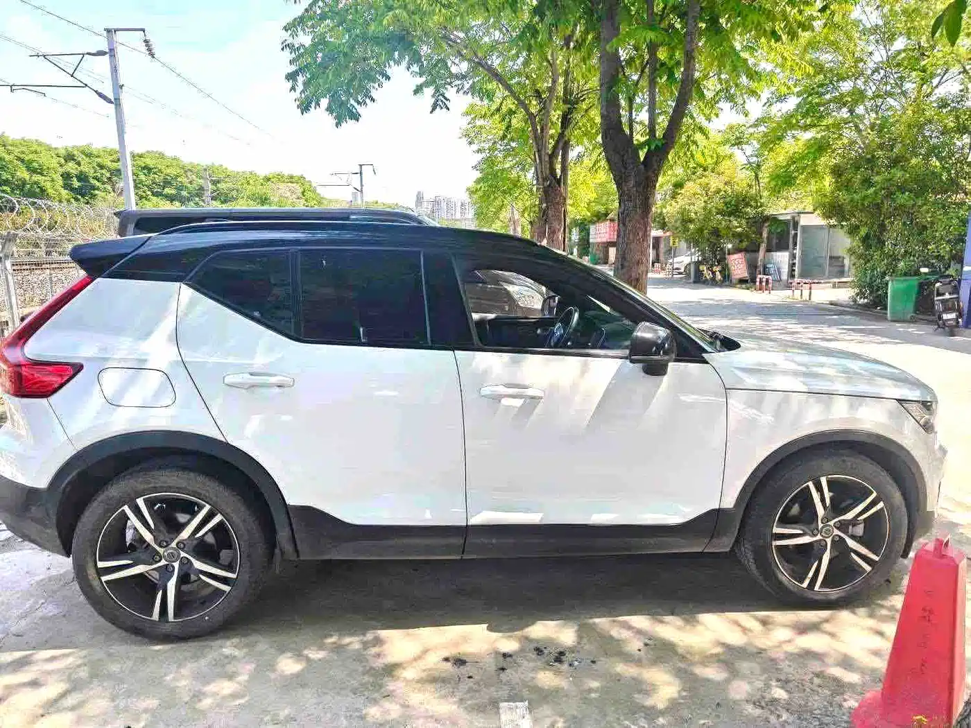 Фото 4 - Volvo XC40