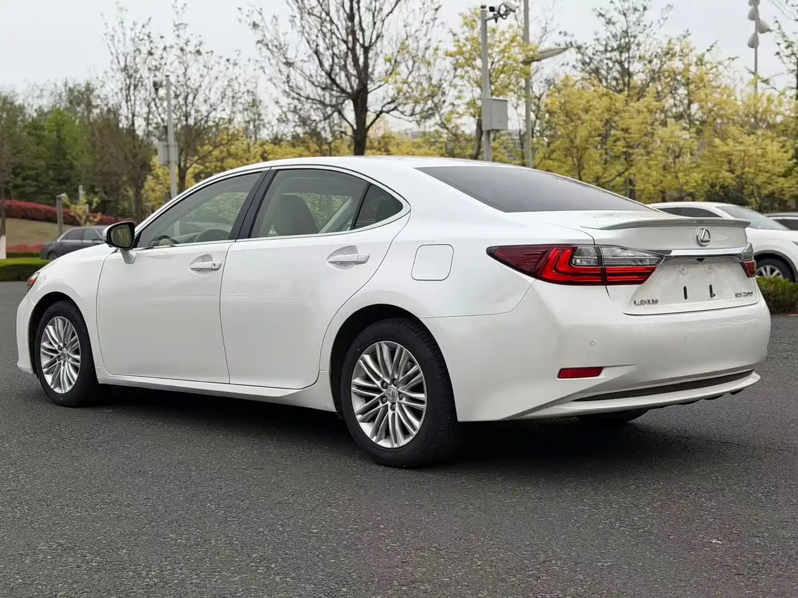 Фото 3 - Lexus ES