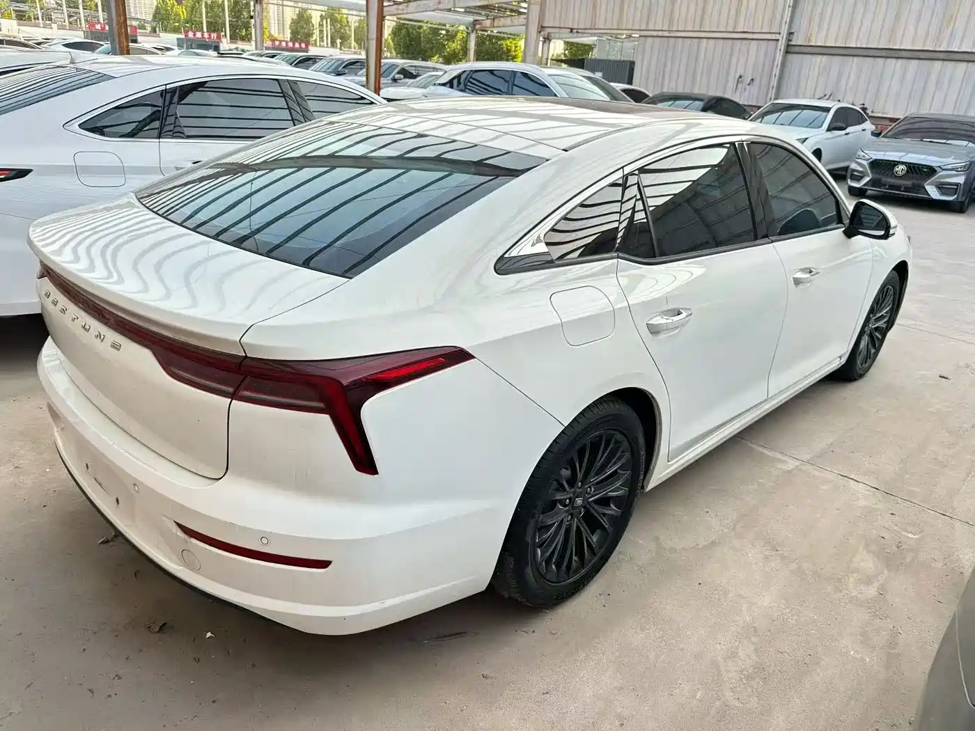 صورة 7 - Besturn B70
