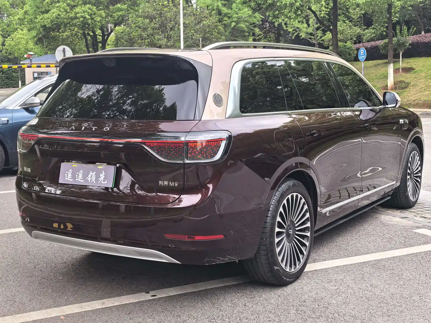 AITO Wenjie AITO M9 2025 Extended Range Ultra 52kWh 5-Seater фото 5